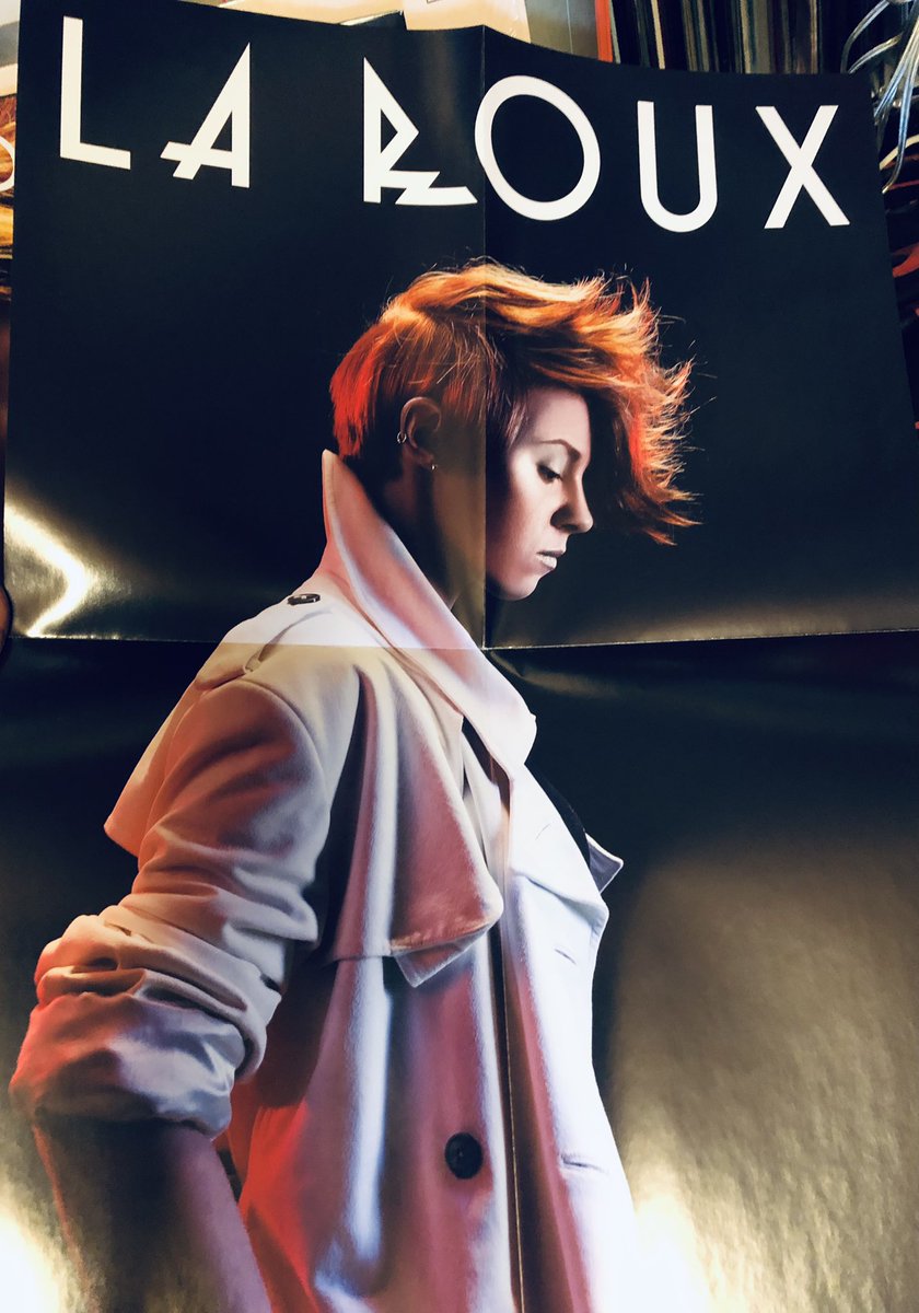 satoshi_iwase's tweet photo. La Roux – La Roux
Polydor 2009
#12inchvinyl
#synthpop
#ellyjackson
代官山のunitでのライブが懐かしい。このアルバムは最高💜
Heaven 17のライブでTemptation を歌ったりしてるんでYouTube でチェックされたし。
New Orderのアルバムの中”Tutti Frutti””People On The High Line”で歌ってます。 https://t.co/vpSOs1tBVn