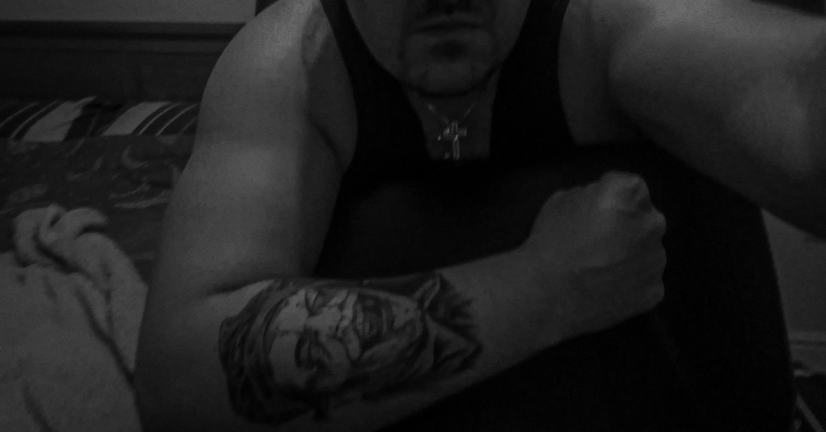 DanteB91's tweet photo. Busy day, later night training. #photographersworkout #biancoenerofotografia #blackandwhitephotography #homephotography https://t.co/lSenF3UtBC