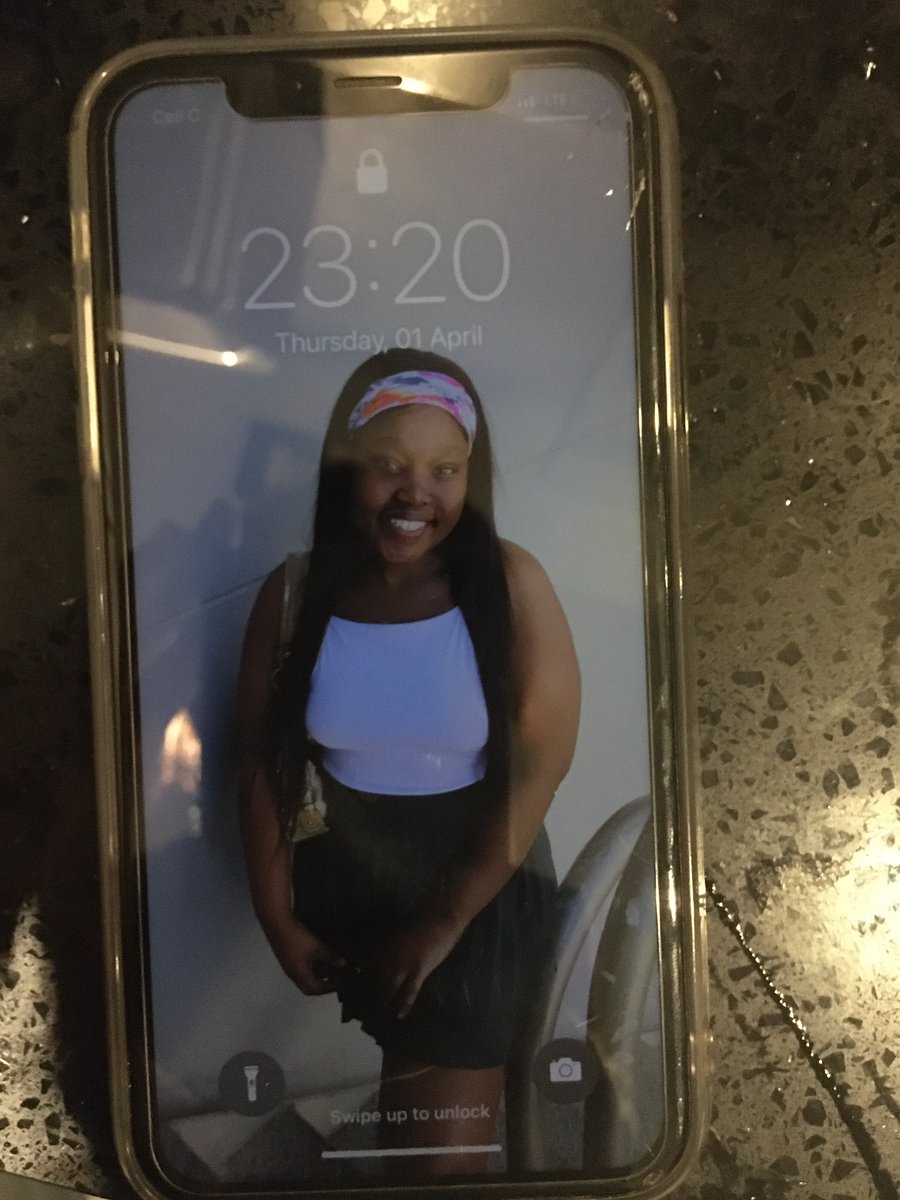 notengappl's tweet photo. #GirlTalkZA this girl left her phone at @newscafe gateway https://t.co/R5F1gxJJ3w