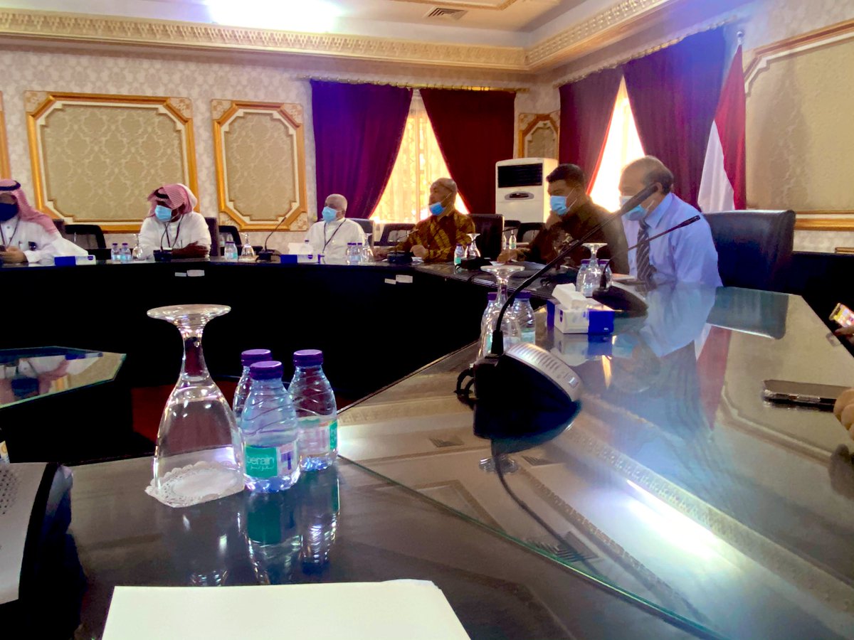 في اللقاء الذي أقيم في القنصلية الاندونيسية في جدة وبحضور القنصل العام والقنصل التجاري، تم طرح باب الترحيب بالشراكة بين القنصلية وقروبات خليجيون في اندونيسيا، على المستويات السياحية  التي تخدم الطرفين 
حيث جرى الحديث الخاص بين المشرف العام أ. حمد المعبدي 
والقنصل التجاري