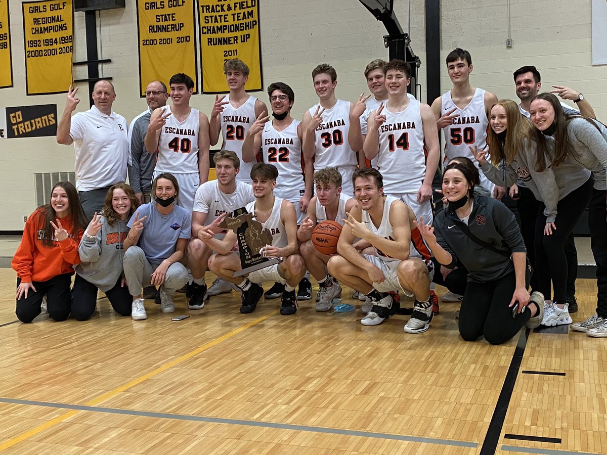 EscanabaEskymo's tweet photo. Off to the Quarterfinals! X2! 🏆🏆

Boys are girls are BOTH Regional Champs!!! 🧡🖤 https://t.co/OGt1T6xMv2