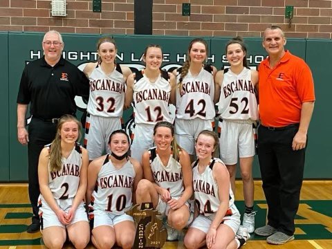 EscanabaEskymo's tweet photo. Off to the Quarterfinals! X2! 🏆🏆

Boys are girls are BOTH Regional Champs!!! 🧡🖤 https://t.co/OGt1T6xMv2