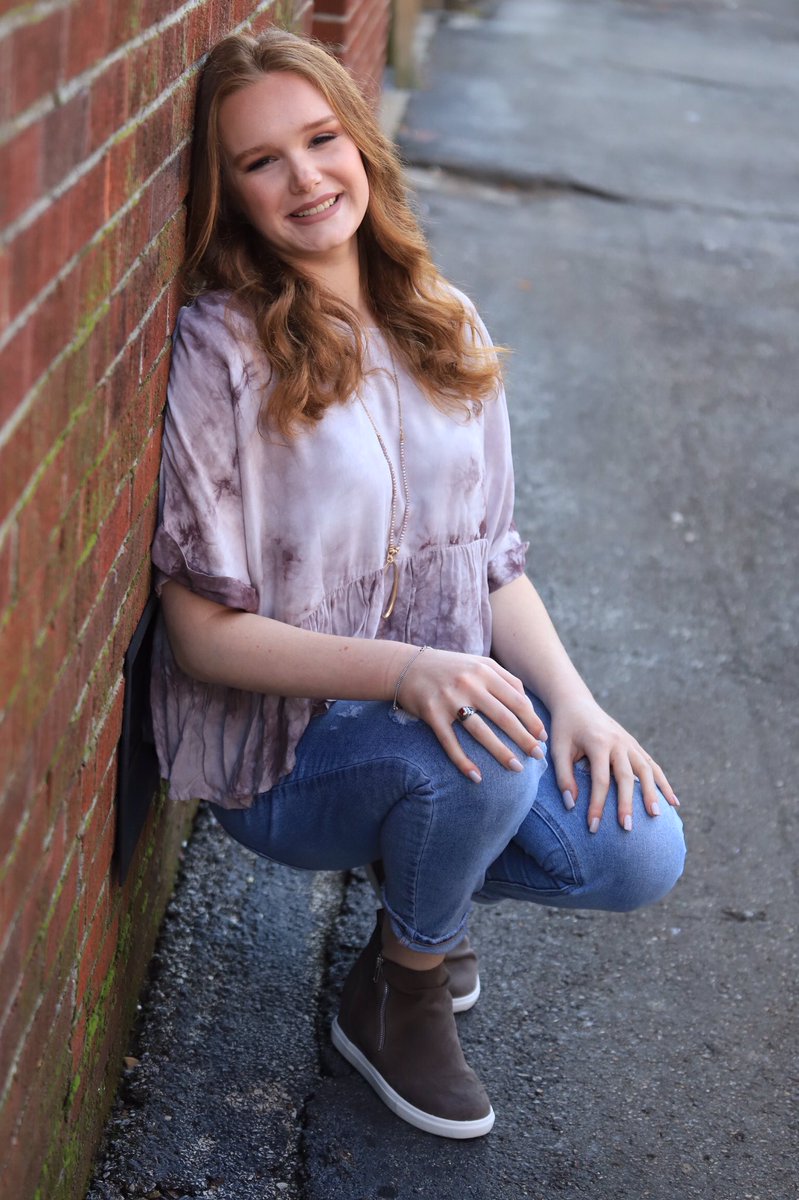 MrsBAvery's tweet photo. Super proud of this one right here! Not only beautiful and talented, but hard-working and so smart! Congratulations Abigail on being awarded the  Arkansas Governor’s Distinguished Scholar! #senior2021 https://t.co/yHpRRVdQdw