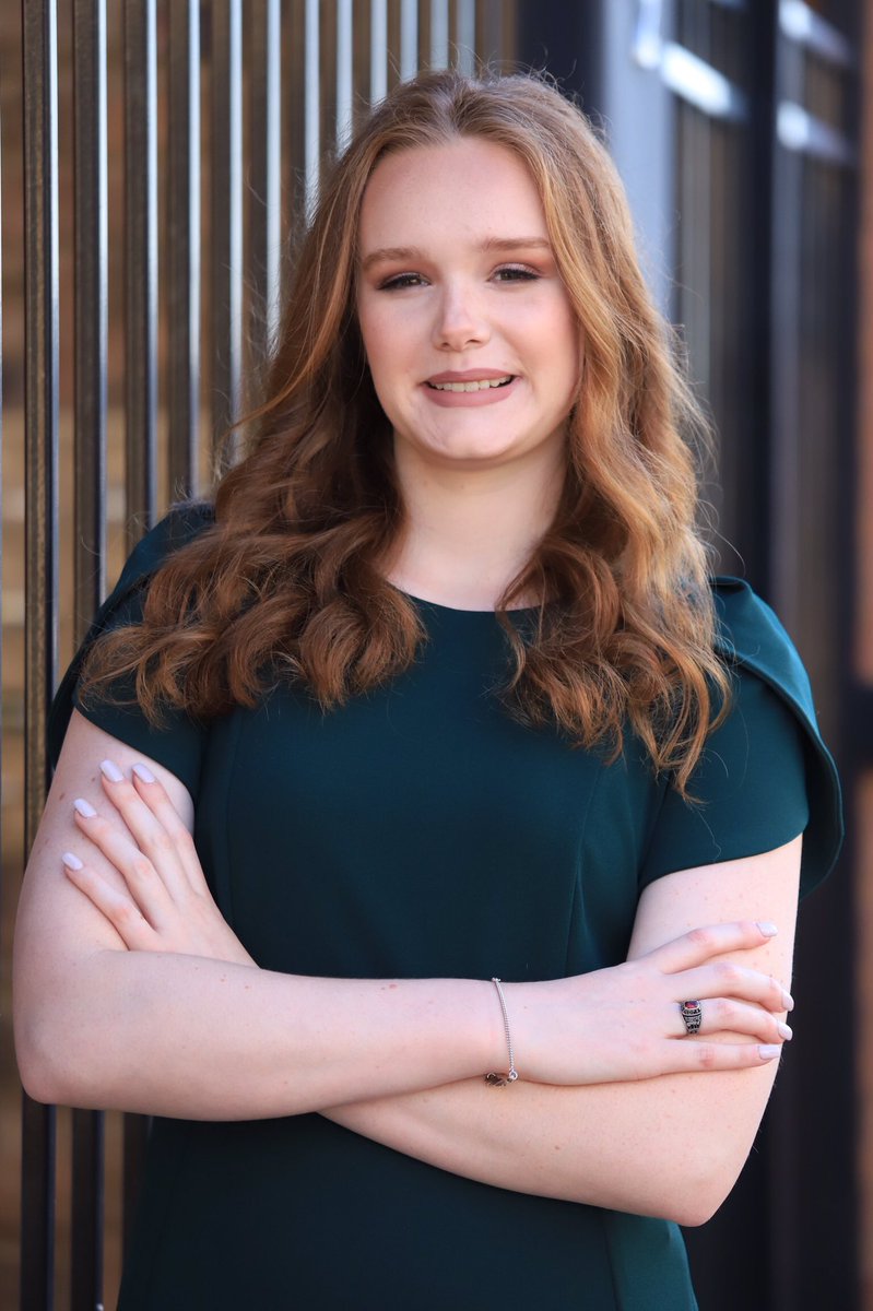 MrsBAvery's tweet photo. Super proud of this one right here! Not only beautiful and talented, but hard-working and so smart! Congratulations Abigail on being awarded the  Arkansas Governor’s Distinguished Scholar! #senior2021 https://t.co/yHpRRVdQdw
