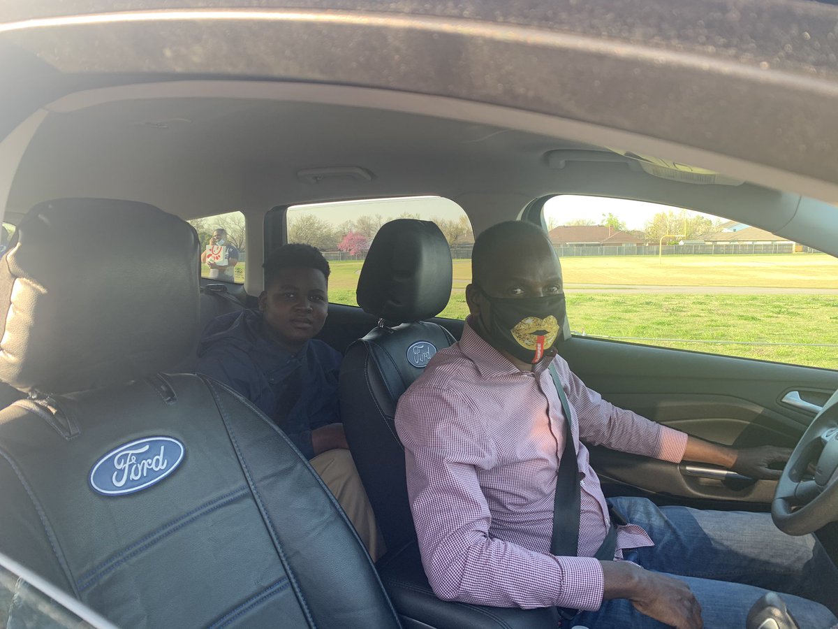 middle_marshall's tweet photo. We appreciate our parents coming thru to support their students and show love!!! 💙 #WEAREONE https://t.co/ytOuiC9UEQ