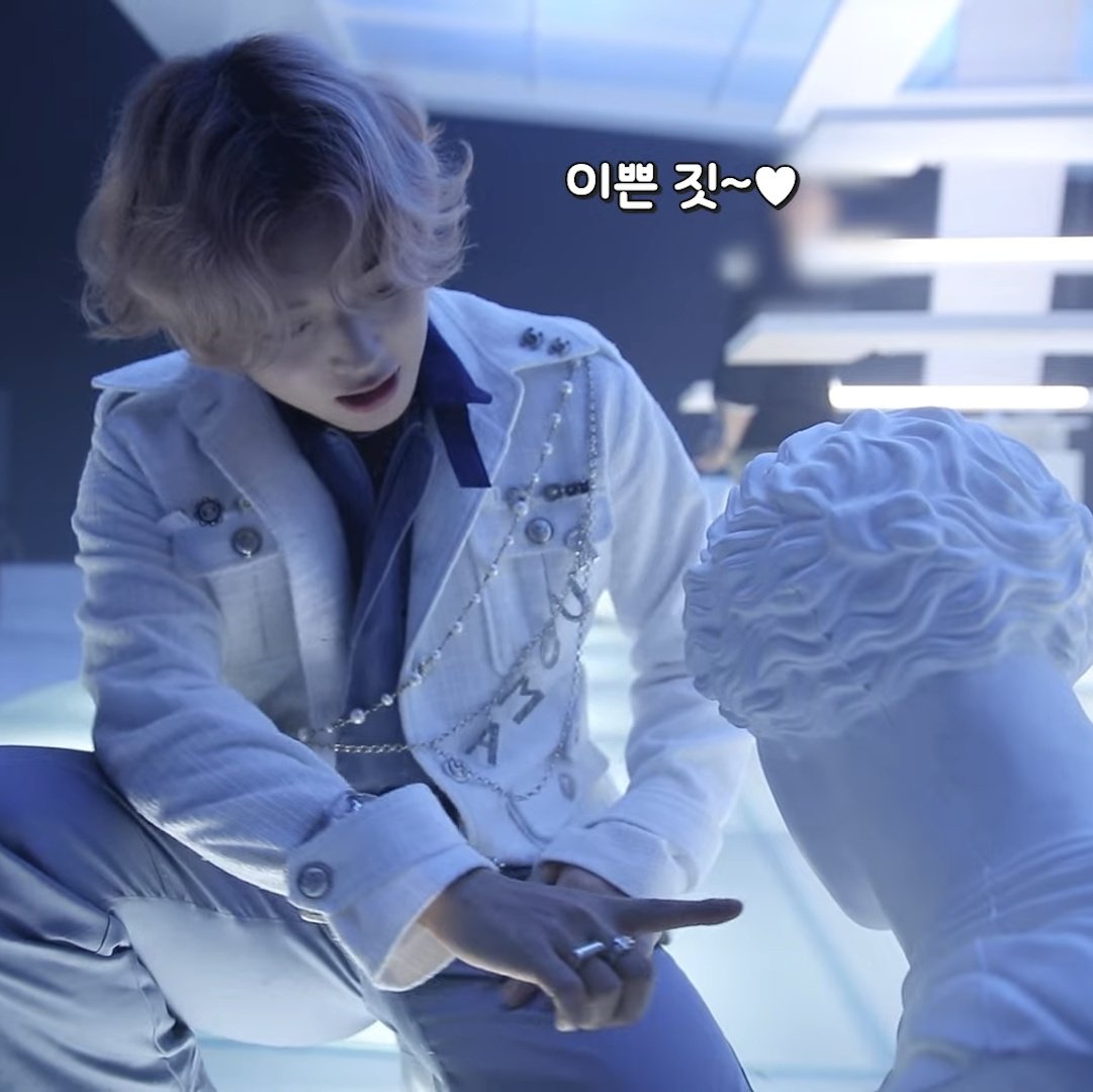 rednblueplanets's tweet photo. Jihoon : I remember he was beside me, and he poked my cheeks with one his fingers.
Just like this. he poked my cheeks like this 🥺🤧 #Nielwink https://t.co/0kmKacqKiQ