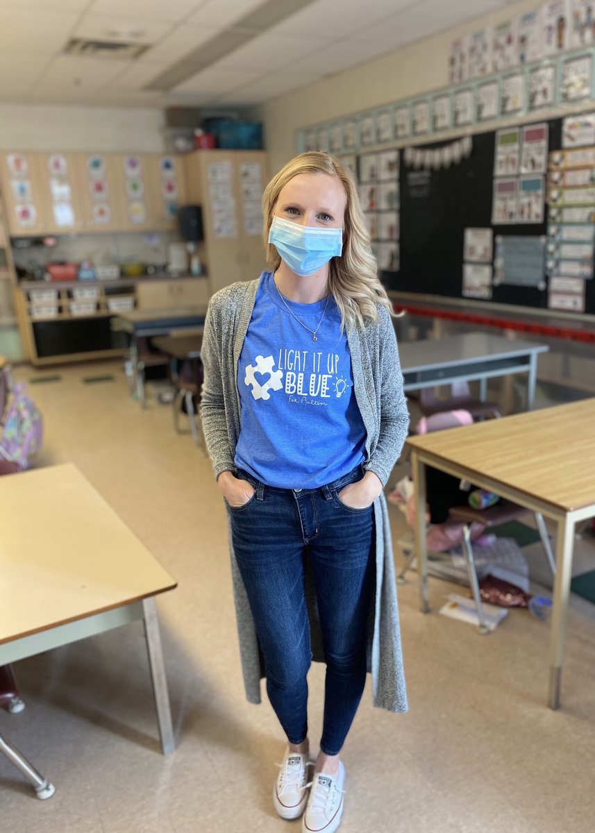 Today our wolves were lighting it up Blue for Autism Awareness! #lightitupblue <a href="/WoodvilleES/">woodville</a> <a href="/TLDSB/">TLDSB</a> <a href="/AutismONT/">Autism Ontario</a>