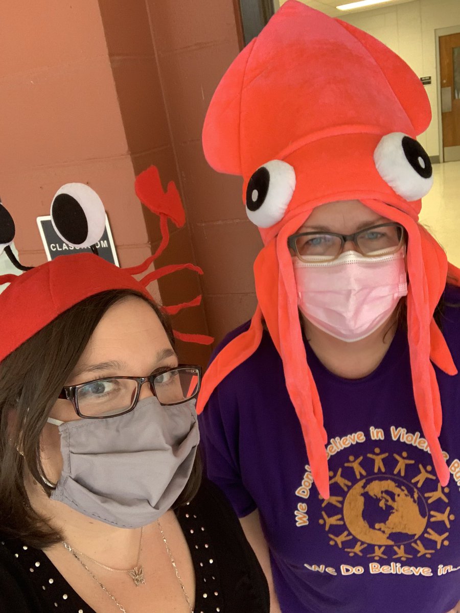 Carmella_Samler's tweet photo. Dunnellon Middle AVID Spirit Week Day 3: Put On Your Thinking Cap! @DMSTIGERTWEETS @CRenfroe4EDU #WeAreAVID  #MCPS_AVID https://t.co/Eup26OHoC4