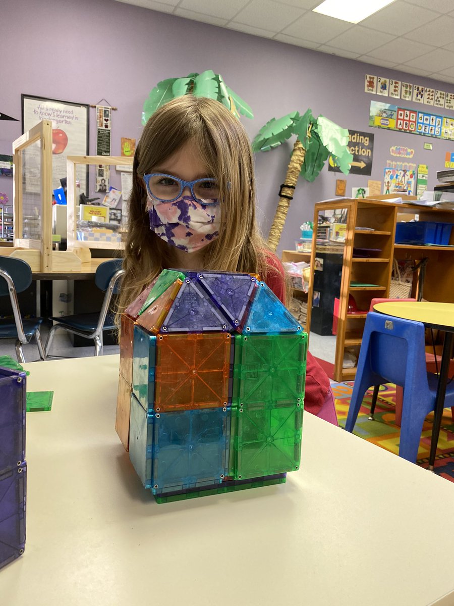 TeachbyTuckman's tweet photo. We have some future architects in kindergarten. Love seeing their creativity shine! https://t.co/8CnMAI3J5h