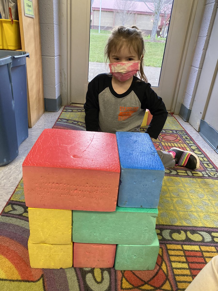 TeachbyTuckman's tweet photo. We have some future architects in kindergarten. Love seeing their creativity shine! https://t.co/8CnMAI3J5h