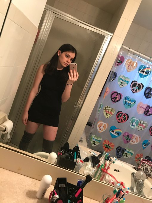 Throwback to my long hair with my natural color! https://t.co/qV55wFxvxz