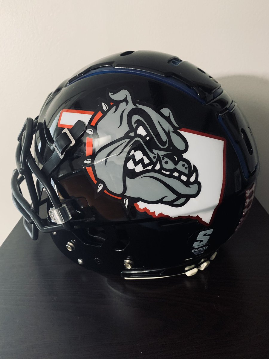 CoachLang7's tweet photo. Titan was wanting to show off Meeker’s new helmets! @AuDesigns showcased his skills! https://t.co/FhhrhAPu3i