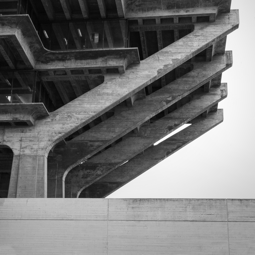 allthedrage's tweet photo. Love the concrete!

#sonya7ii #ucsd #drseuss #brutalism #brutalist #brotalism #architecture #geisel #brutalistarchitecture #softbox #ambientlight #ambient #overcast #blackandwhitephotography #williampereira #futurist #futuristarchitecture #concrete #brutal_architecture https://t.co/w3E7dBYCCM