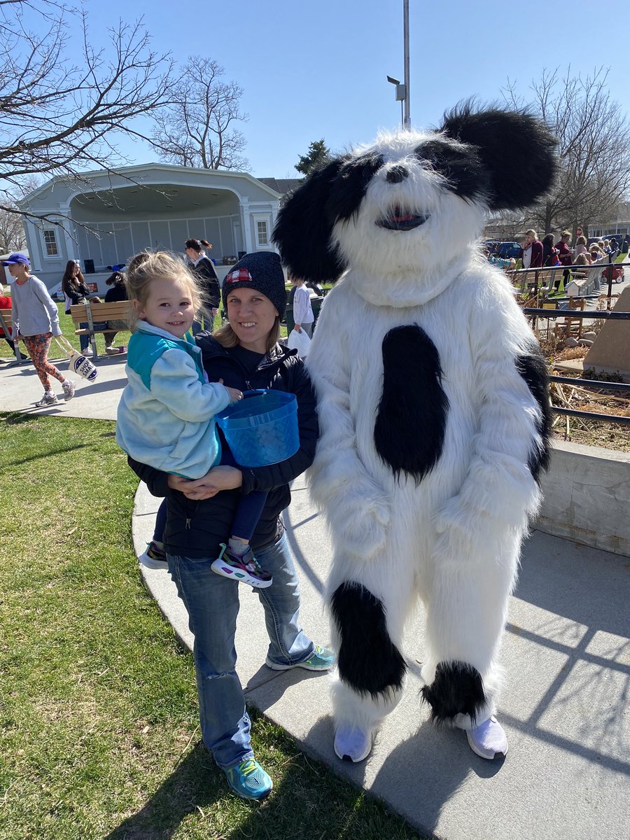 alytle06's tweet photo. Nice day for an egg hunt in McCook. Kaylee and a friend even got to get some snacks from Mr.Bill! Thanks @MNB_Bank for the event! https://t.co/N3ZMOTuAI3