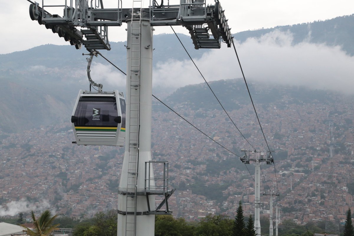 metrodemedellin's tweet photo. Nuestro #MetrocablePicacho está en su etapa final para alzar vuelo y recibirte.🚡 Actualmente avanzamos en las pruebas dinámicas para pasar a las de carga y, finalmente, iniciar la operación instructiva🗣️. Y tú, ¿ya estás listo para estrenar con nosotros?😍 https://t.co/OdwdhH5r4h