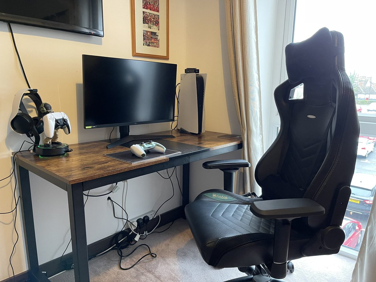 Excuse the messy wires but set up slowly coming only and so close to twitch affiliate would love the support guys #TwitchAffilate #SmallStreamersConnect #SmallStreamersConnectRT