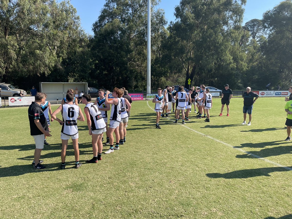 Great to see footy is back <a href="/northernfnl/">Northern FNL</a> <a href="/elthamfootball/">Eltham Football Club</a> <a href="/StMarysSFC/">St Mary's SFNC</a> #communityfootballisback <a href="/aflvic/">AFL Victoria</a>
