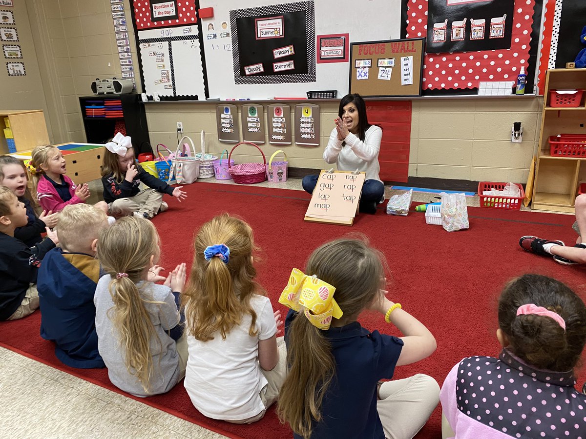 I ❤️ visiting our awesome <a href="/Livingston_PPS/">LivingstonPPS</a> Pre-K classes! Ms. Kristy and Ms. Terri <a href="/thefrostfalcons/">Frost Falcons</a> do an amazing job with our kiddos preparing them for kindergarten! #LPPreKrocks
