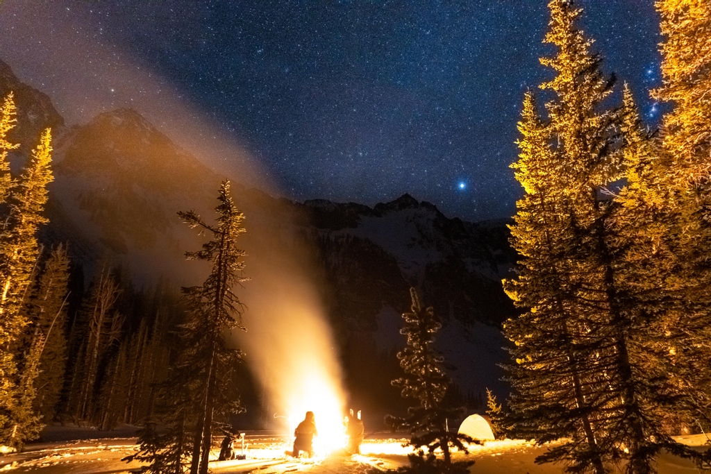 Alexmaiernature's tweet photo. We like making big fires in the winter. 

#wintercamping #bonfire #nature #mountains #getlost #montanacolors #bigskycountry #natureaddicts #wildernesstherapy #wildernessculture #intothewoods #instagood #outdoors  #wanderers #hikersofinstagram https://t.co/pyF3EGCL3M