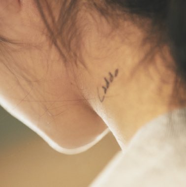 wheeix's tweet photo. her tattoos ugh https://t.co/PTd85vXQCu