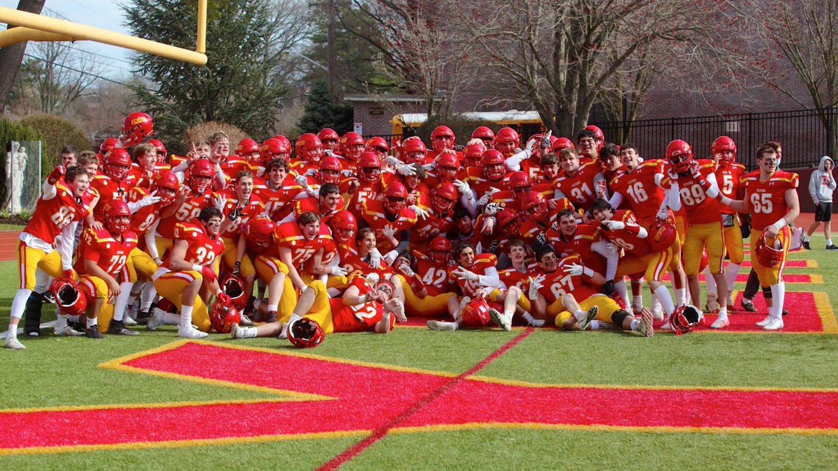Geoff_Walter's tweet photo. Congrats to #Flyers Varsity football with the 19-13 OT win over St. Anthony's this afternoon @mfischettijr with the winning TD #Chaminade @kevindolan53 https://t.co/rDFzKqYAiL