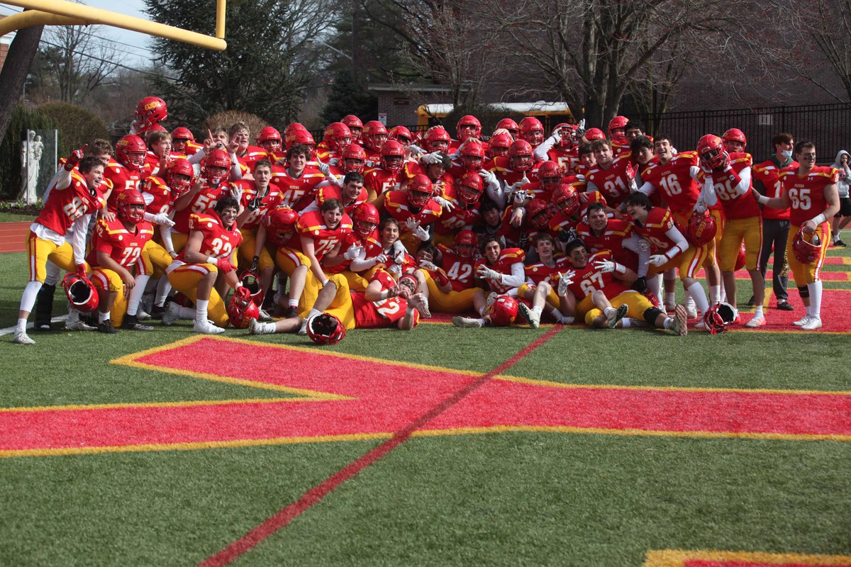 Geoff_Walter's tweet photo. Congrats to #Flyers Varsity football with the 19-13 OT win over St. Anthony's this afternoon @mfischettijr with the winning TD #Chaminade @kevindolan53 https://t.co/rDFzKqYAiL