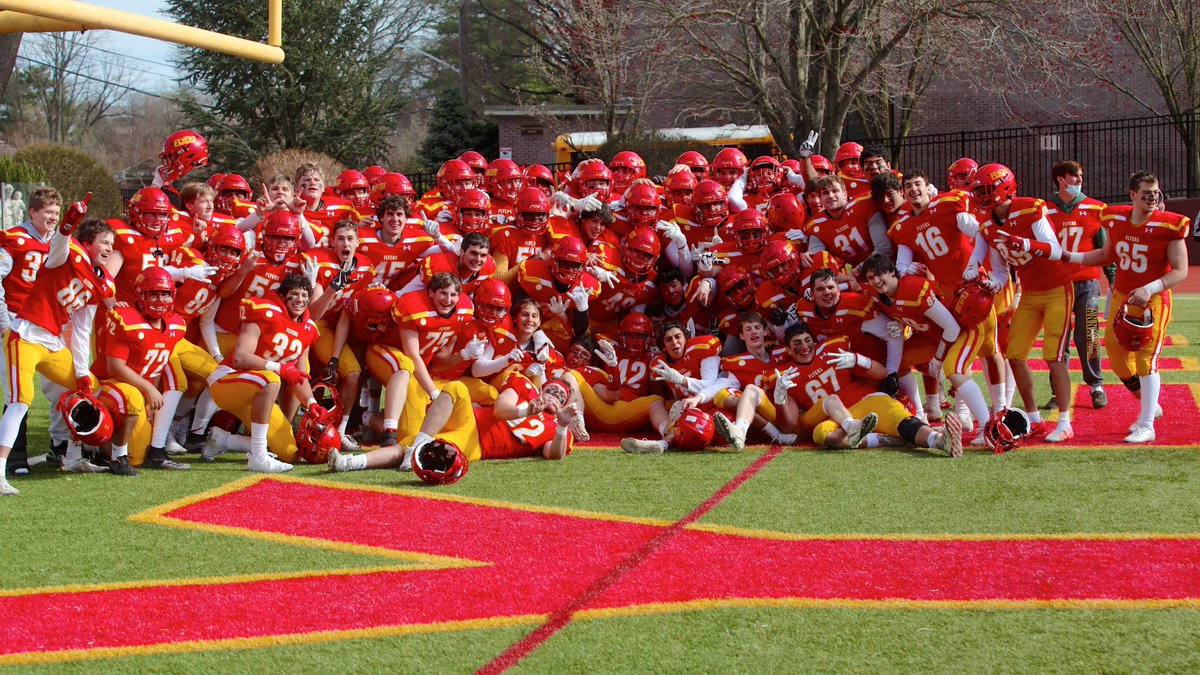 Geoff_Walter's tweet photo. Congrats to #Flyers Varsity football with the 19-13 OT win over St. Anthony's this afternoon @mfischettijr with the winning TD #Chaminade @kevindolan53 https://t.co/rDFzKqYAiL