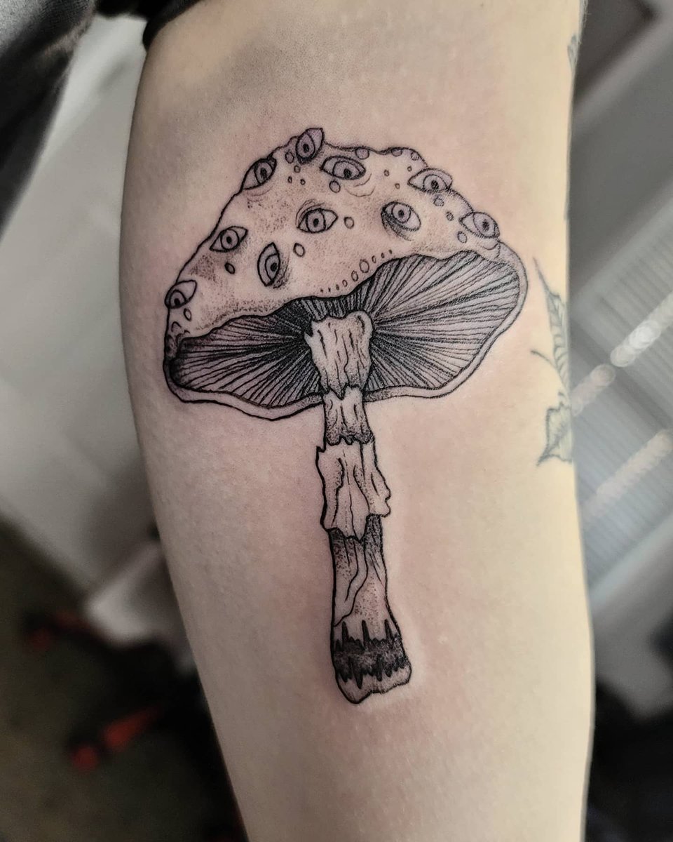 audrey81m's tweet photo. I can tattoo, so follow me on Instagram😈: sheskindaspooky and mydreamynightmareart https://t.co/XibhoKpRlS
