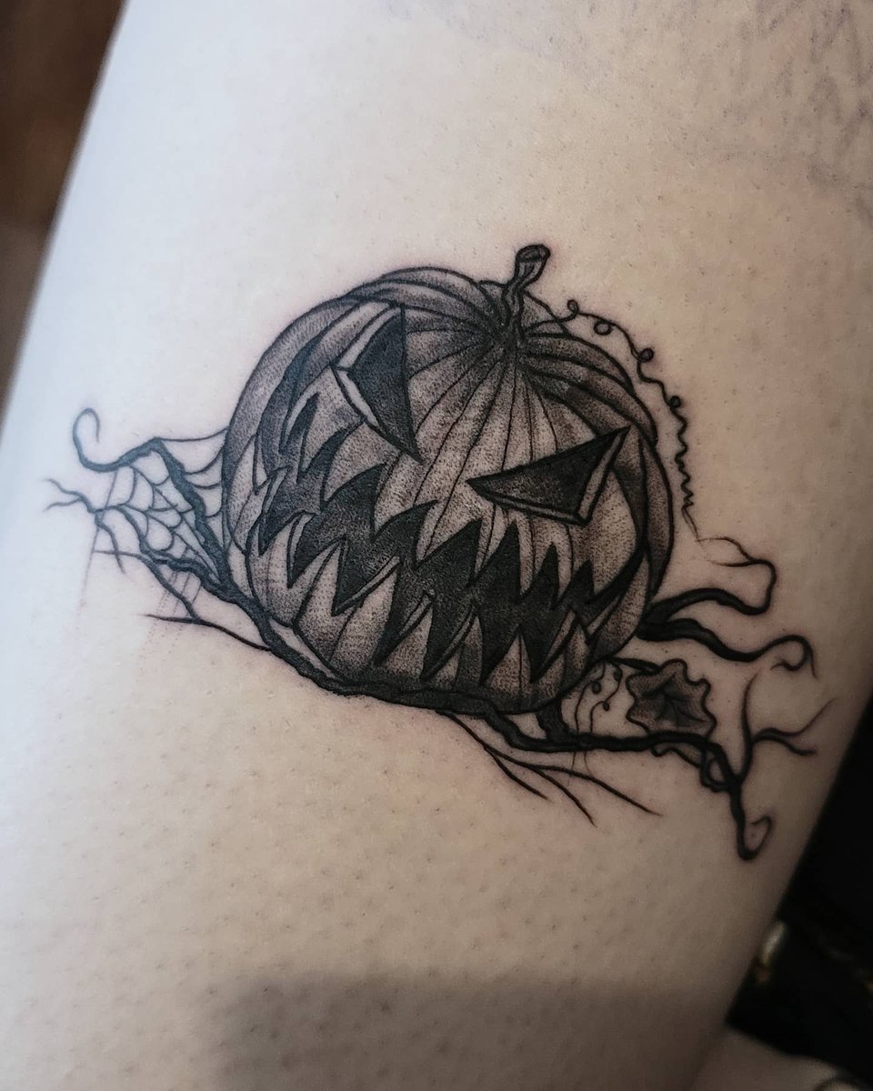 audrey81m's tweet photo. I can tattoo, so follow me on Instagram😈: sheskindaspooky and mydreamynightmareart https://t.co/XibhoKpRlS