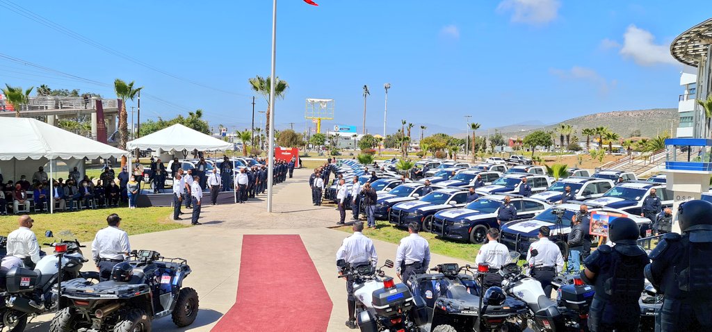 SempraInfra_MX's tweet photo. Como parte de los apoyos estratégicos que haremos en #BajaCalifornia, entregamos 50 unidades de vigilancia preventiva y acción inmediata al municipio de Ensenada,  donde se ubicará nuestro activo #ECALNG. #ComprometidosConMéxico #LoQueNosDistingue https://t.co/Te1gYQULRt