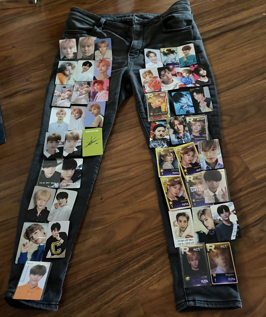 jenoGOs's tweet photo. jeno jaemin yuta photocards on the pants https://t.co/b9sIGXpCWl