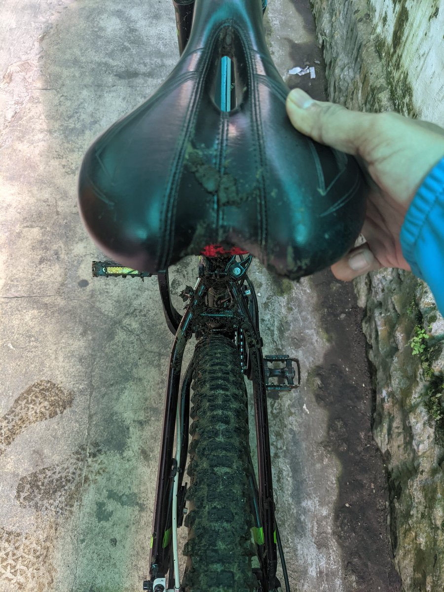 AzizSan44's tweet photo. Salah jalan 😂😂😂

#GowesPagi #StoneCycling #MTBindo https://t.co/YzYxRF7a8Z