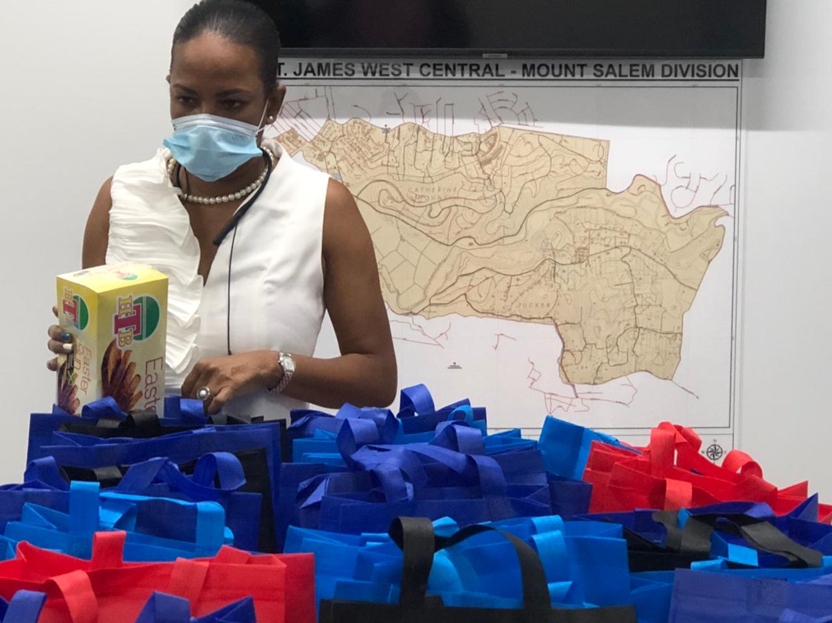 StJamesWCJLP's tweet photo. #TeamMarlene putting together 100s of bags with Buns | Cheese, bringing Easter cheers to needy constituents in observance of the tradition during the Holy Season.
The @StJamesWCJLP Constituency's #WorkingMP is @MalahooForteQC with #CllrDwightCrawford, #RenaForbes, #BryanHosue. https://t.co/4gpYBAMb9X