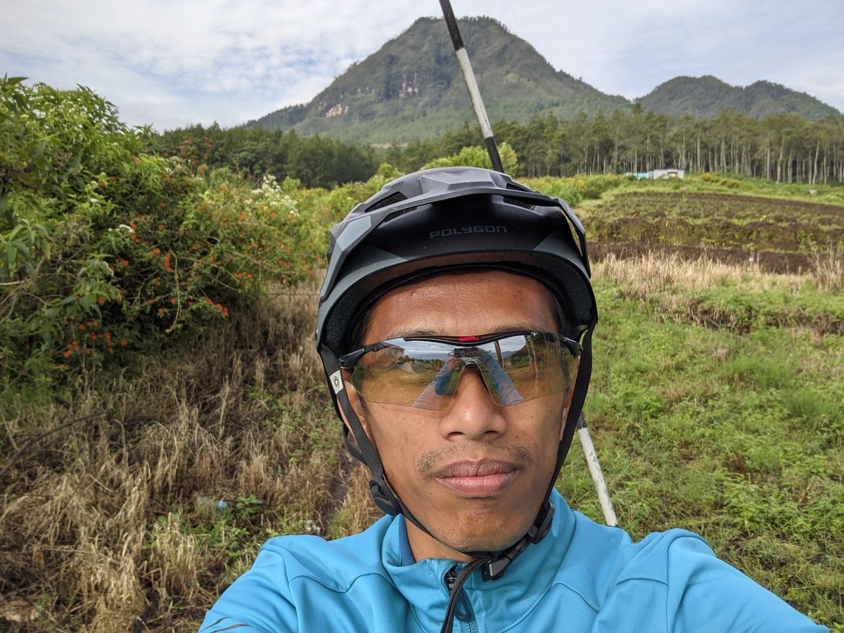 AzizSan44's tweet photo. Salah jalan 😂😂😂

#GowesPagi #StoneCycling #MTBindo https://t.co/YzYxRF7a8Z