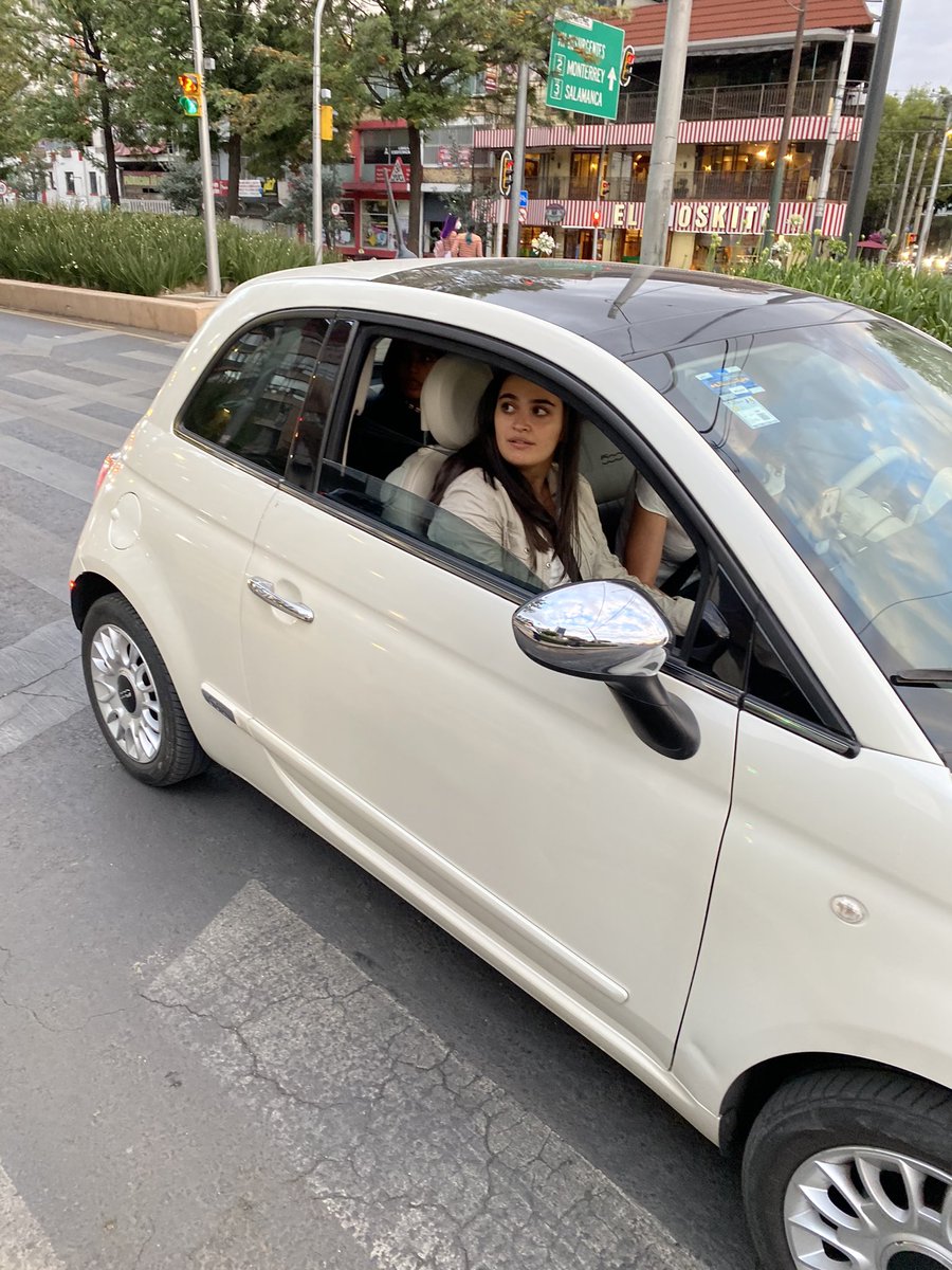 SeylaSeg's tweet photo. Cero educación vial la señora casi atropella a una persona de la 3ra edad y se ríe y ofende por su falta de educación @SETRAVI @Claudiashein @GobCDMX https://t.co/wiWAeqvvg4