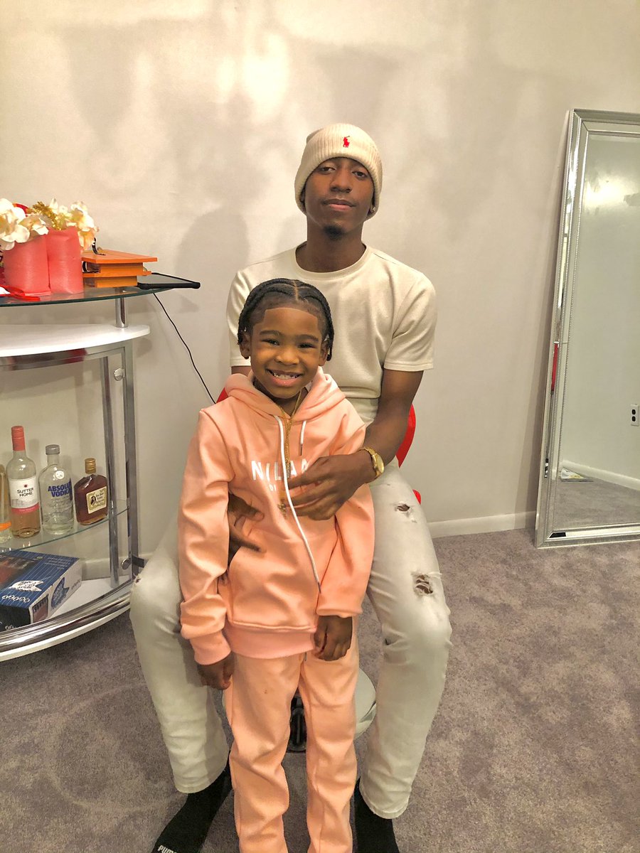 Zel__3's tweet photo. God Son๐ค๐ค๐ค #ForeverShit https://t.co/Jx8b0bFfQl