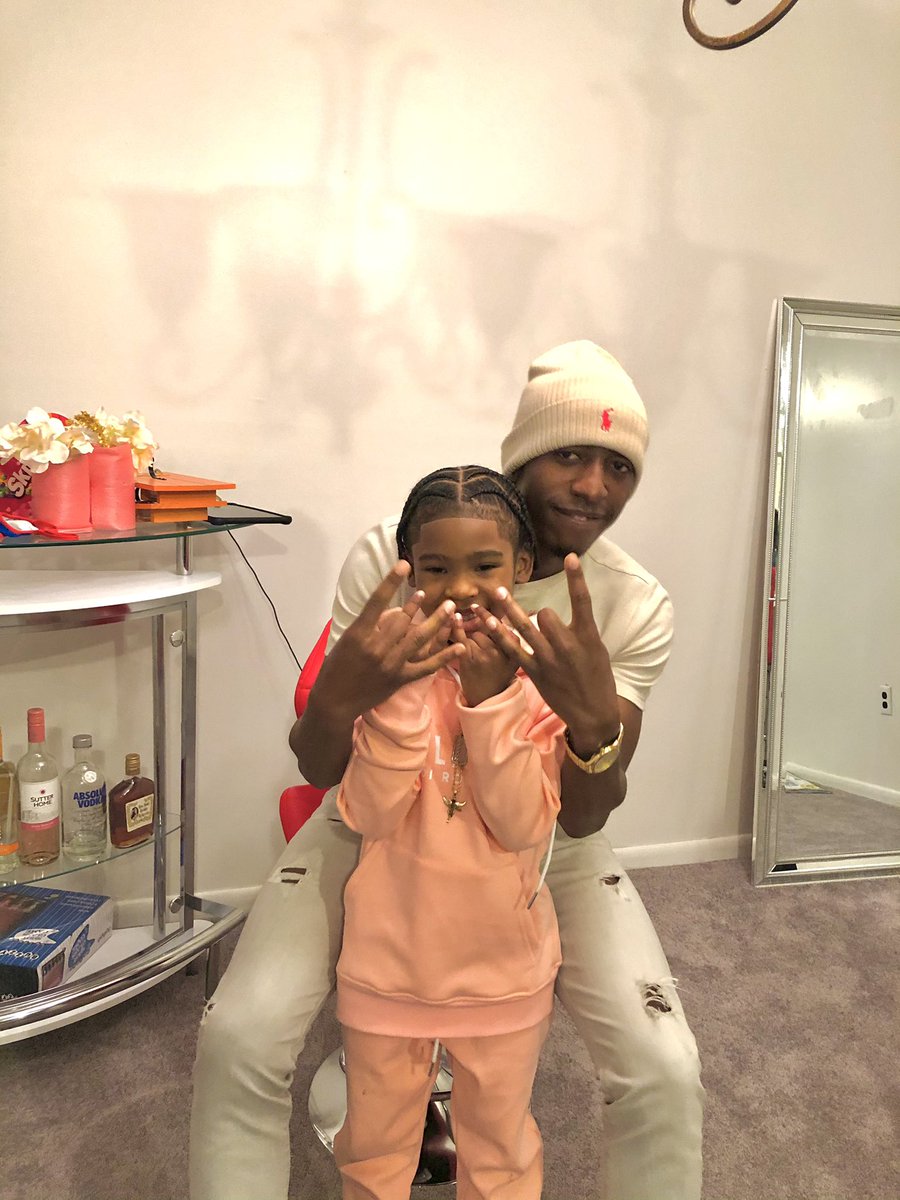 Zel__3's tweet photo. God Son๐ค๐ค๐ค #ForeverShit https://t.co/Jx8b0bFfQl