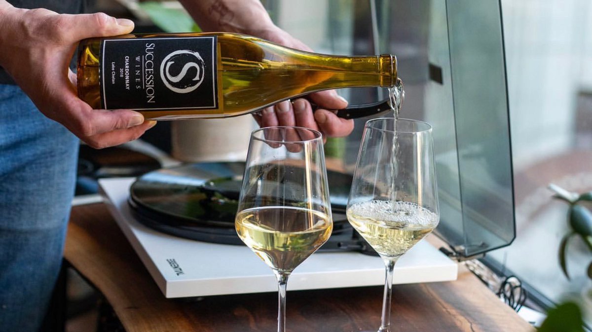 It's April. And with that, the 2021 #TasteWA comes to a close. 🍷 But the journey doesn't end with March; to truly #TasteWA is a year-round pilgrimage. Keep tasting your way across the state until we meet again—in person. Stay tuned for details on 2022!
📸: @stephforrer