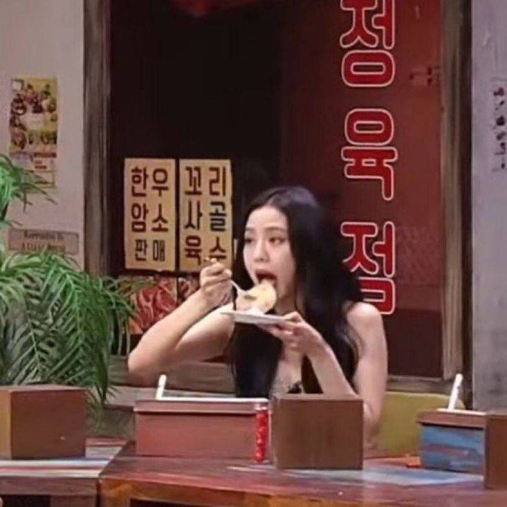 JISOO tweet media