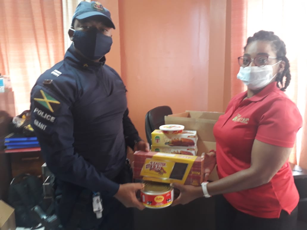 VictoriaMeeks's tweet photo. The Alchemist Pharmacy staff drop off bun and cheese for officers at Matilda's Corner station as they will be working through the Easter holiday weekend.  @JamaicaConstab 
#supportlocalpolice #communitysupport https://t.co/nmAxqRa8Fi