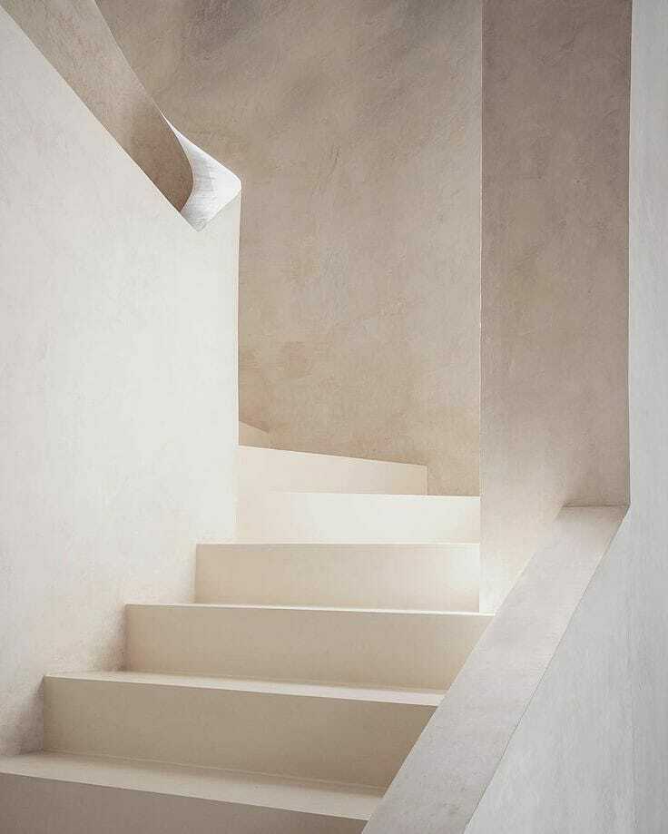 How beautiful... 
. 
. 
#atmospheres #polishedcement #offwhite #stairsdesign #inspiration #interiorarchitect #summerfeeling #interiorarchitectureanddesign #creativity #arquitecturaydiseño #interiordesign  #arquitecturadeinteriores #shapes