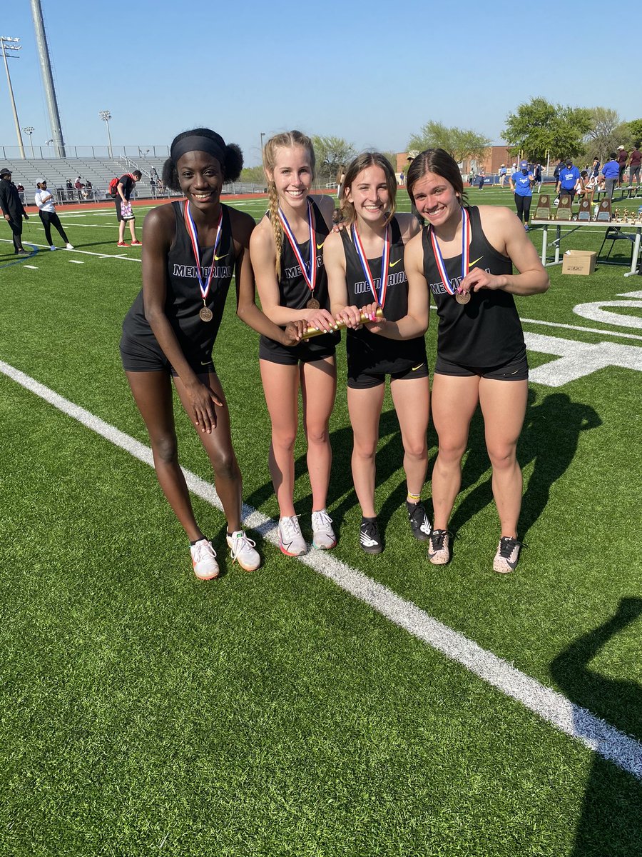 We are so proud of this 4x400 team who placed 3rd overall and was led by Freshmen, Hannah Epperly... don’t let her fool you, she busted out a great start for us with a 60.4 split! Way to set your team up for success Hannah! 🔥🙌🏼❤️