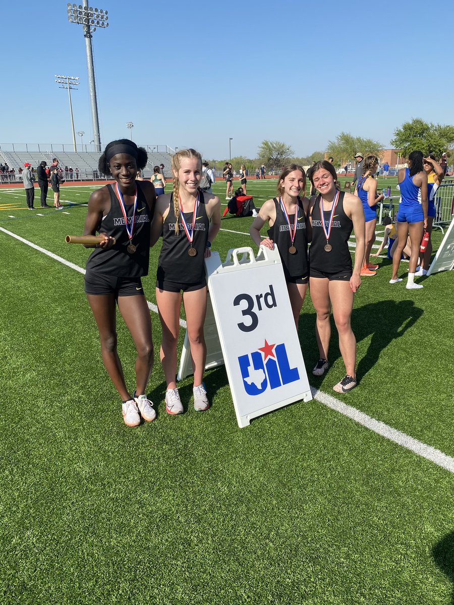 Grit and Determination... Erin O’Brien placed 2nd in the 1600 with a new PR of 5:13, 4th in the 800, and 3rd place in the 4x400! Great job Erin, we are so proud of you! 🙌🏼💪🏼❤️