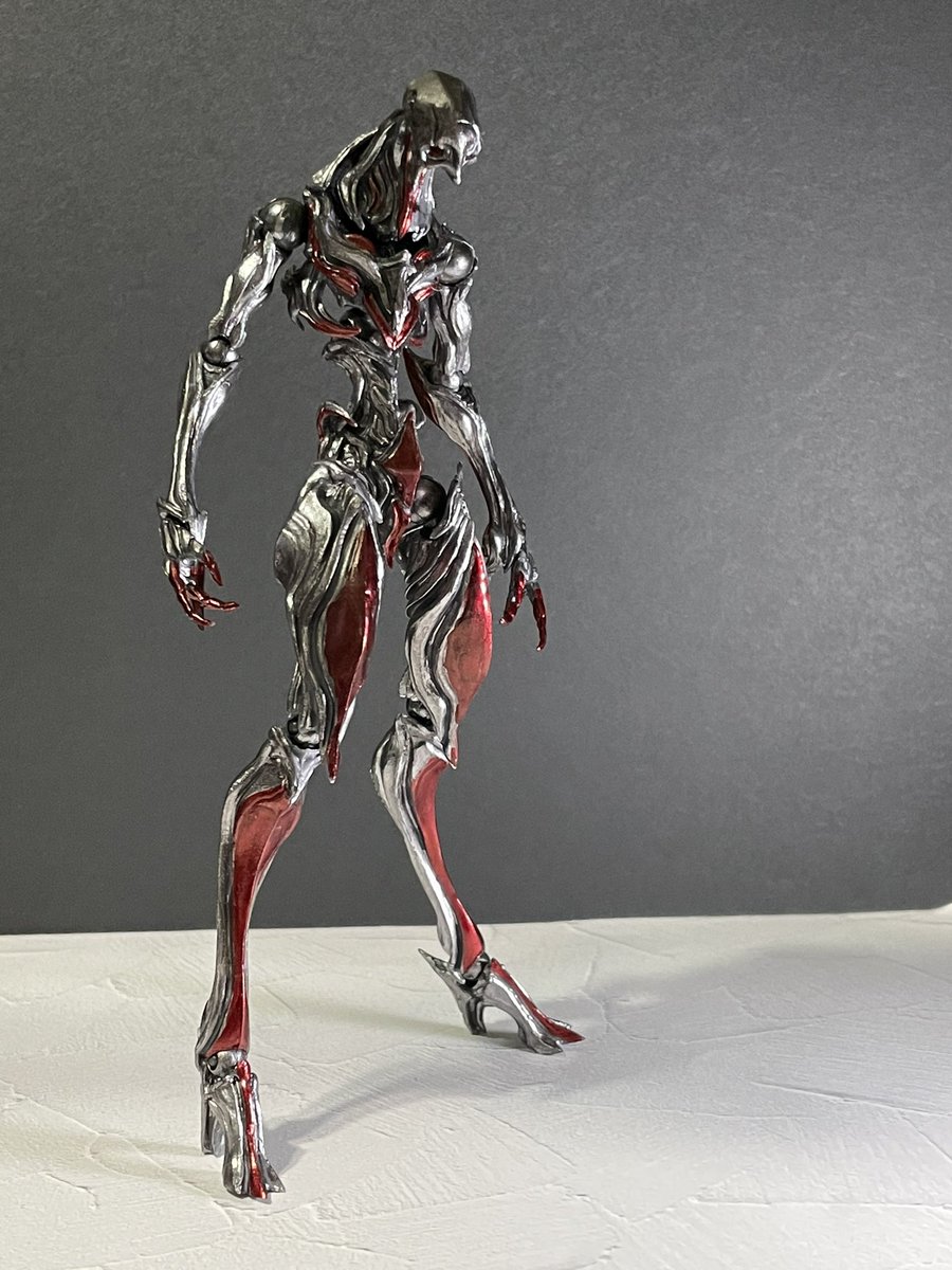 紡ギ箱の裁人をガンダムマーカーで塗装しました。塗りは素人なのでご