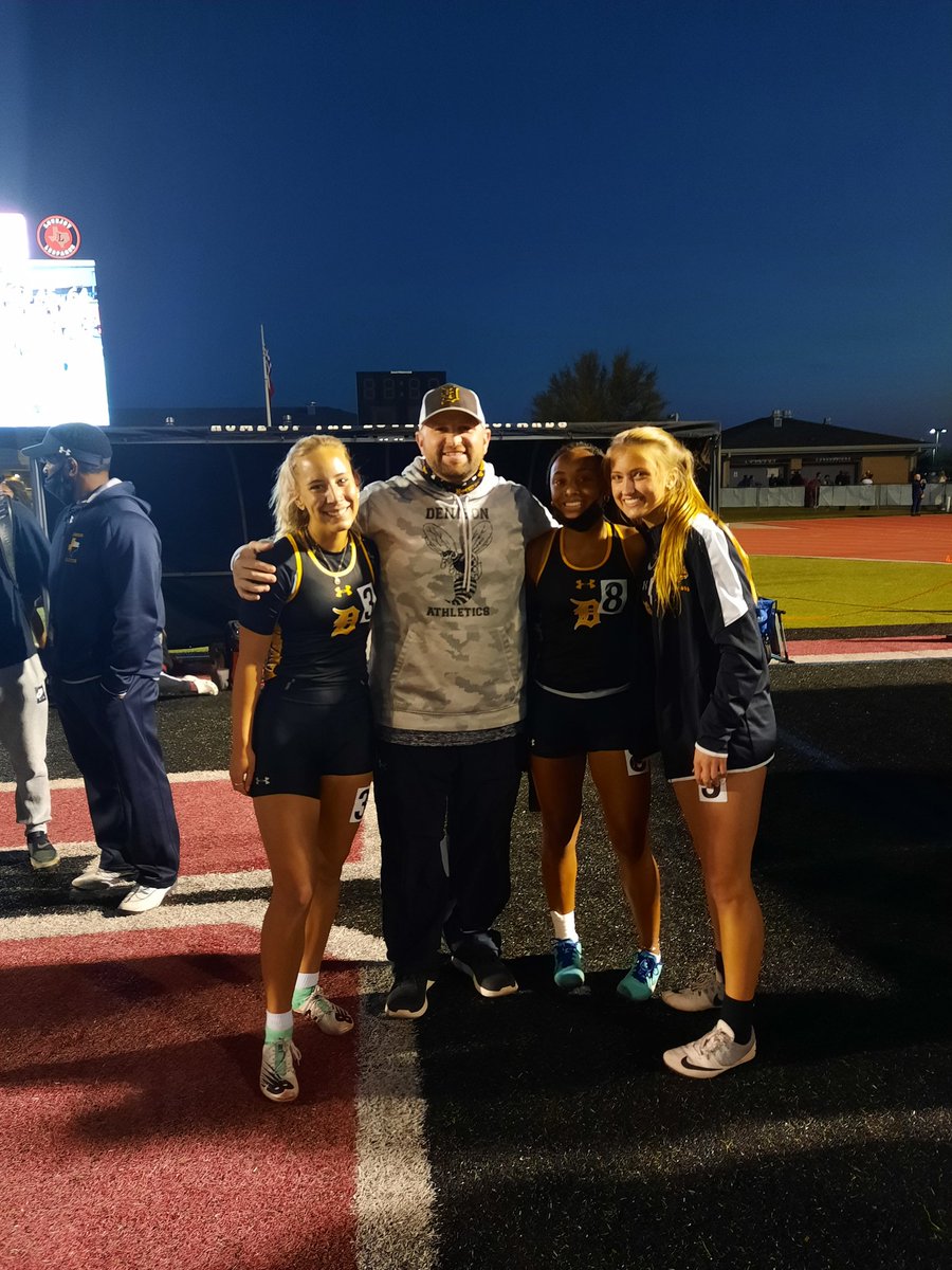 CoachOsbourn's tweet photo. Congrats to our hurdlers. Briley Payne (4th in 300 hurdles), Melijah Bowman, & Bella Mason (JV 3rd in 300H) with their coach, Coach Quate.
@Coach_Qu8888888 https://t.co/WWvV0VqFDE