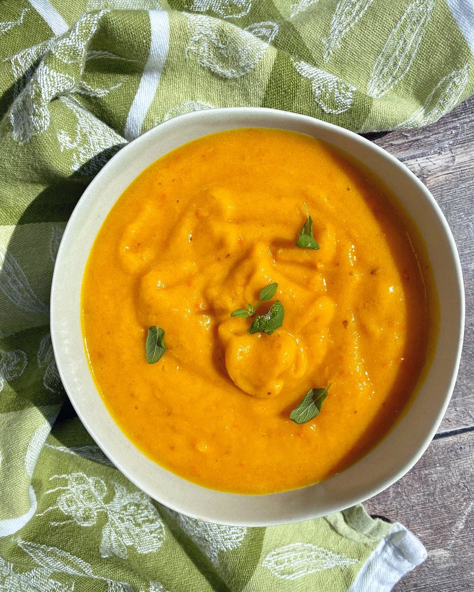 KarensKindred1's tweet photo. I’m glad I made extra #RedKuri #squash #soup as temps begin to drop again tonight. This winter squash has a prolonged shelf life if you properly cure it after picking it in the autumn. These squash were picked in October &amp; their meat was still sweet when roasted. #gardenharvest https://t.co/NYnTUXTi9f