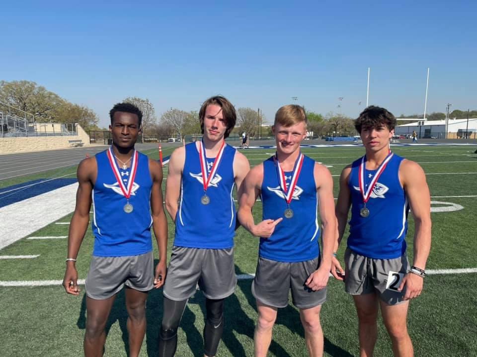 RJSmiley3's tweet photo. First team to take a relay to area in 5 years and we did it in the 4x4✊🏼proud of these guys and much more to come @JacobTurnerTHI @coach_mullinnix @joekostiha https://t.co/tzsbjsA5AC