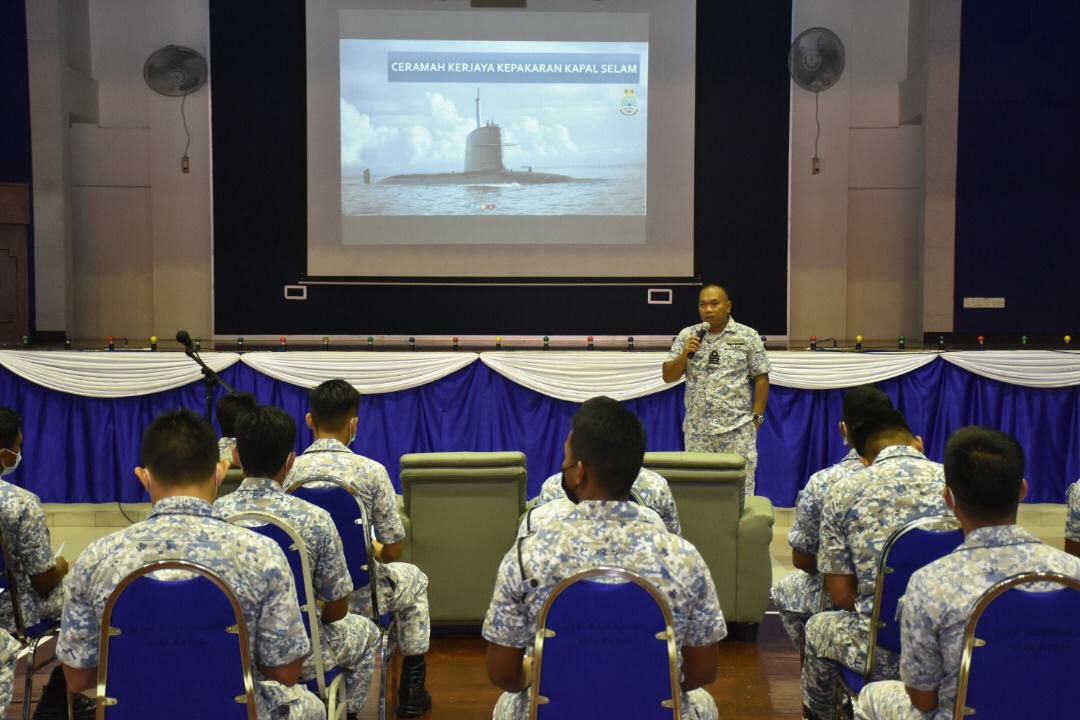 DolphinRmn's tweet photo. 01 Apr 21

Pelaksanaan Roadshow dan Ceramah Kerjaya Sub Kepakaran Kapal Selam sebagai platform perkongsian Life As A Submariner disamping mencari bakal Calon Peserta Kursus Kepakaran Kapal Selam Tahap 1 Pengambilan Ke-12 oleh PM PLKS di Mawilla 3. https://t.co/UM4RIohZVB