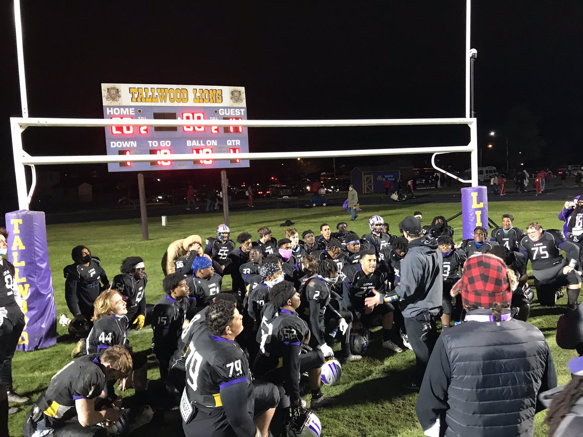 Ray_Nimmo's tweet photo. Coach John Kepple talks to his victorious Lions. https://t.co/BqTOTVCyOE