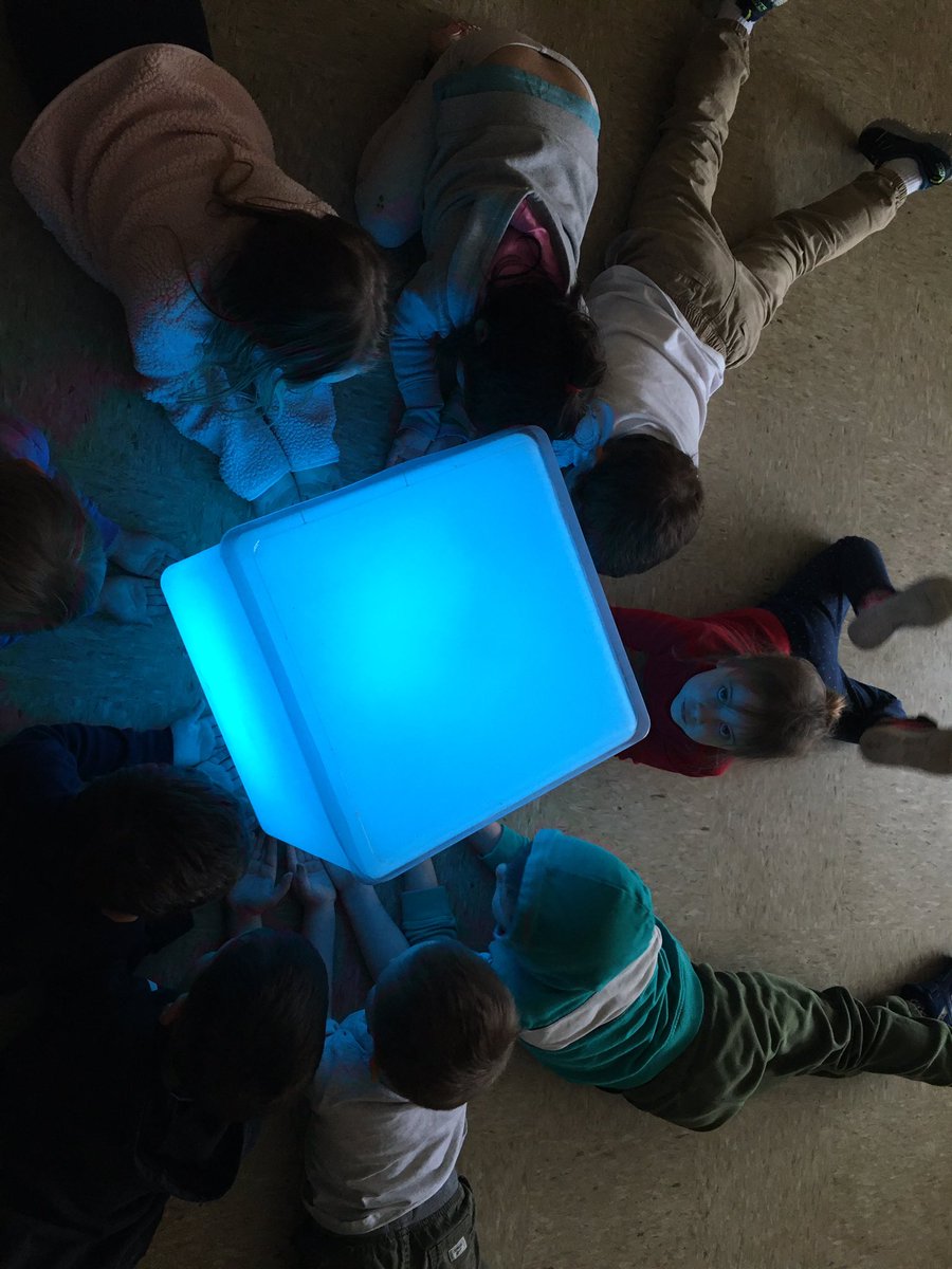 landry71's tweet photo. โLook Stacey, my hands are turning different coloursโ @DSES_school @HRCE_NS #curious #exploringcolors https://t.co/0IWQ5SyLTR